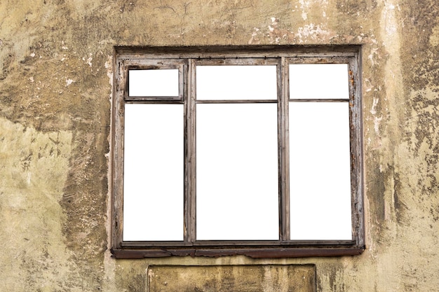 Auf einer alten Steinmauer ein Fenster eines Wohnhauses auf weißem Hintergrund. Foto in hoher Qualität