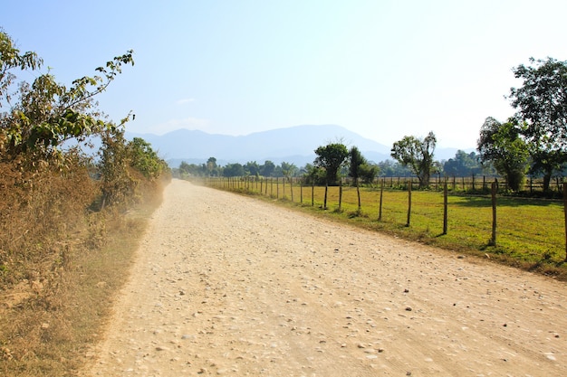 Auf einer Landstraße, Vang Vieng, Laos.