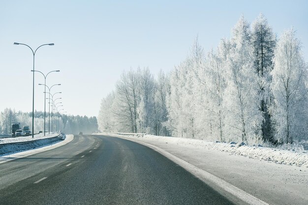 Auffahrt im verschneiten Winter Lappland, Rovaniemi, Finnland