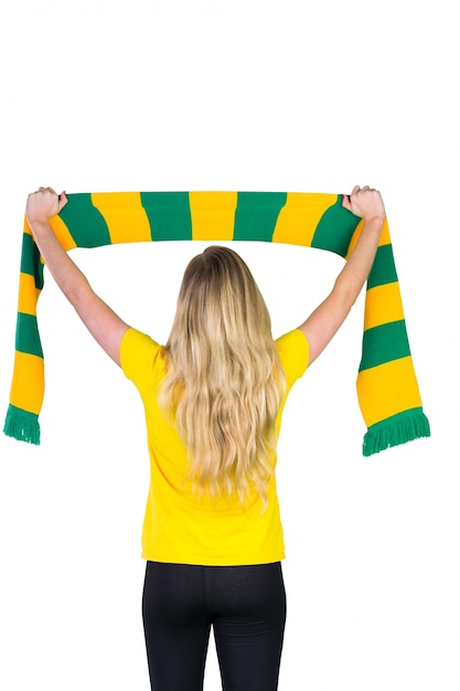 Aufgeregtes Fußballfan in Brasilien-T-Shirt