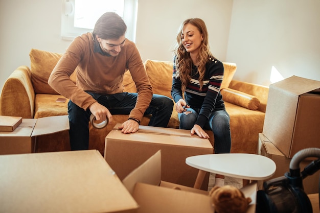 Aufnahme von ein paar Packkisten für den Umzug in eine neue Wohnung