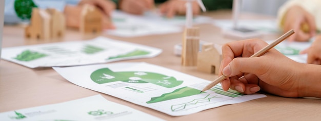 Aufsteigender Graph, der den Gewinn der Verwendung sauberer Energie in Nahaufzeichnung darstellt
