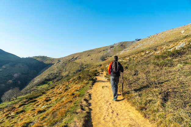 Foto aufstieg auf den berg ernio oder hernio in gipuzkoa baskenland