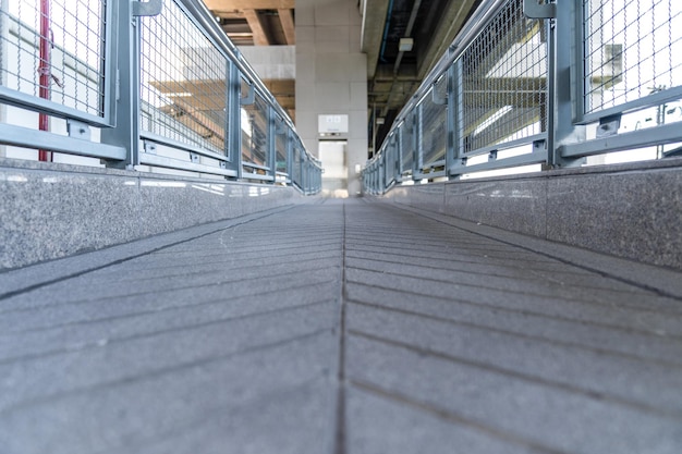 Aufzug unter der Skytrain-Station