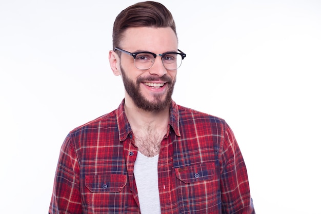 Augenpflege Augengesundheit Junger gutaussehender eleganter bärtiger Mann mit Brille Optikstil für Männer Moderner Typ mit Brille Männliche Schönheitsmode Kopierraum