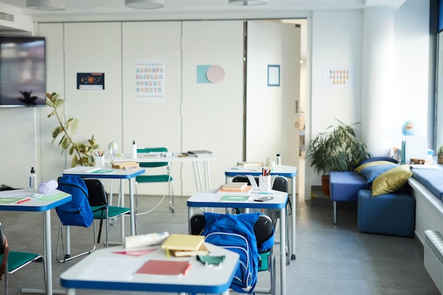 Foto aula de la escuela vacía