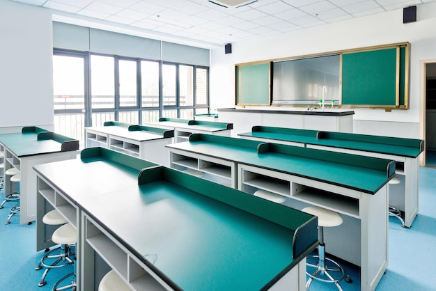 aula vacía aula de una escuela sin estudiantes y profesores