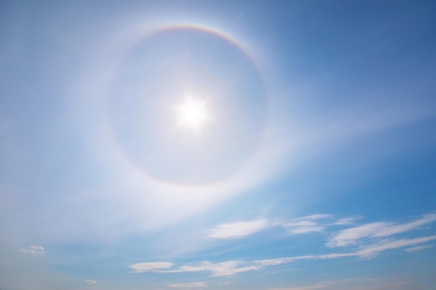 Auréola de sol no céu