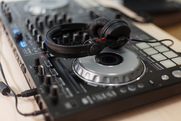 Auriculares de audio para DJ y equipo de mezcla