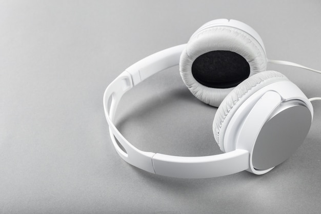 Auriculares blancos