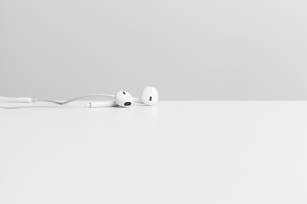 Auriculares blancos