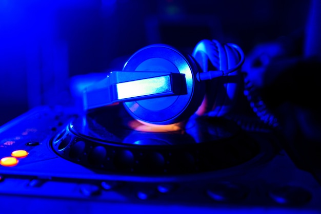 Auriculares DJ mezclador profesional para tocar y mezclar música en discoteca