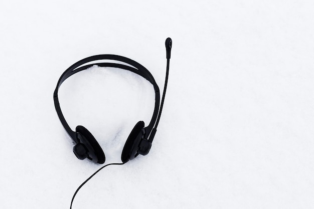 Auriculares en la nieve