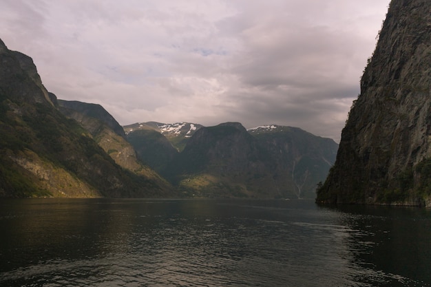 Aurlandsfjord und Nærøyfjord, zwei der bemerkenswertesten Arme des Sognefjordes in Norwegen.