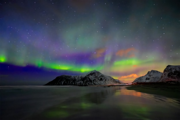 Foto aurora boreal es la aurora boreal. islas lofoten, noruega