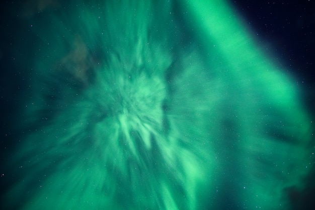 Aurora Borealis, Nordlichter bedeckt am Nachthimmel am Polarkreis in Norwegen