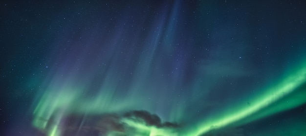 Aurora Borealis, Nordlichter mit Sternenhimmel am Nachthimmel