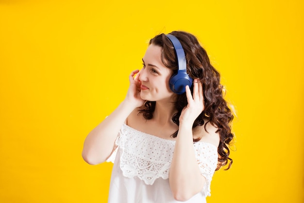 Auscultadores sem fios, uma forma fácil de ouvir música e cantar