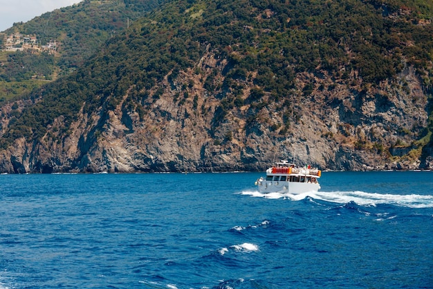 Ausflugsschiff bei Vernazza Cinque Terre