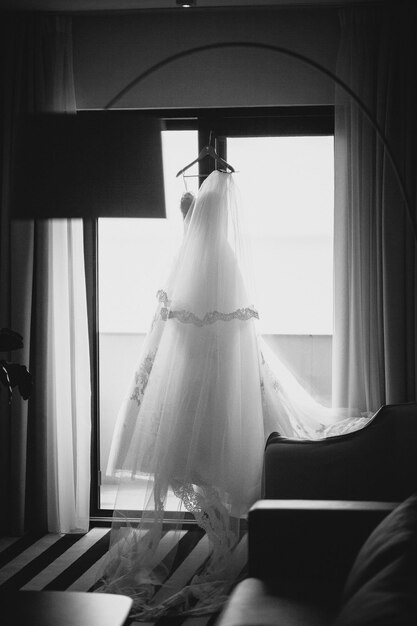 Ausgefallenes Hochzeitskleid. Hochzeitsmorgen