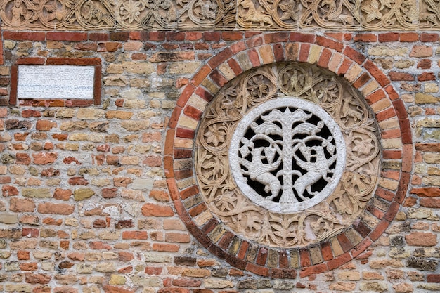 Außenansicht der Kuppel der Abteikirche von Pomposa