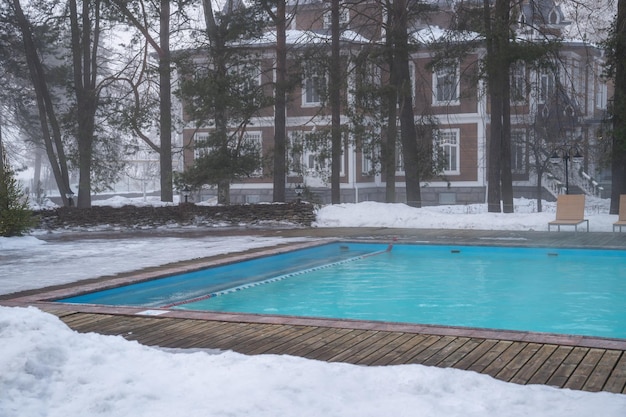 Außenbad mit warmem Wasser Winter Wellness Resort mit heißem Außenbad