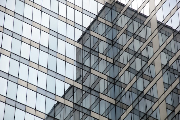 Außenperspektive Glasfenster in Bürogebäuden