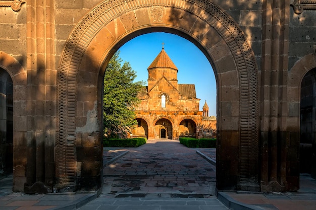 Außentor der Kirche Saint Gayane in Echmiadzin Armenien