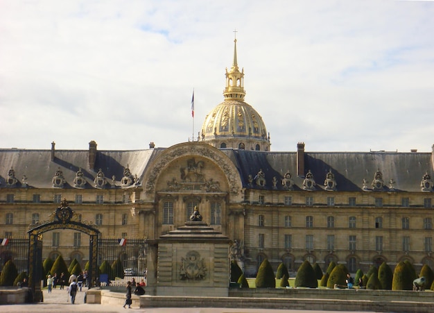 Aussicht auf das Behindertenhaus an einem Sommertag in Paris, Frankreich