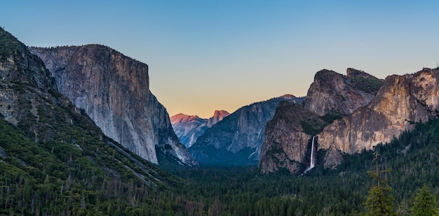 Foto aussicht auf den canyon in yosemite