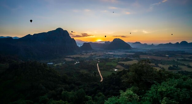 Aussicht auf den Nam Xay Aussichtspunkt in Lao am Morgen