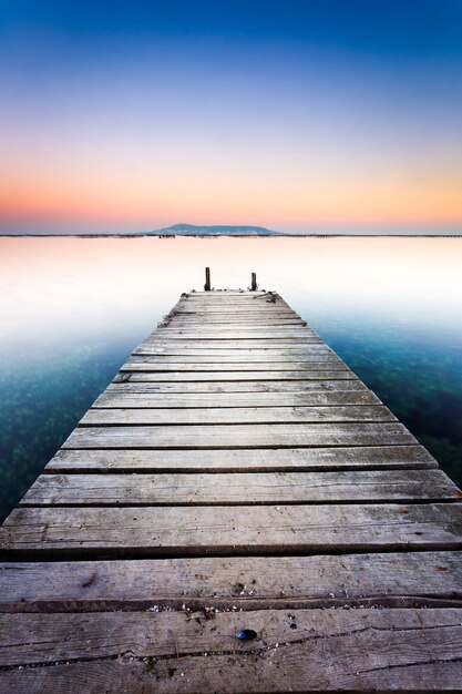 Foto aussicht auf den pier am see