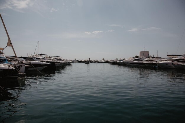 Aussicht auf den Yachthafen am Hafen