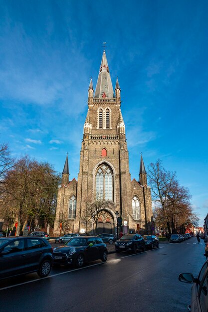 Foto aussicht auf die kathedrale vor blauem himmel