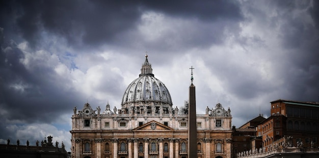 Foto aussicht auf die kathedrale vor einem bewölkten himmel