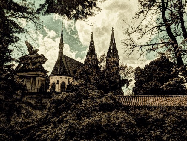 Aussicht auf die Kirche gegen den Himmel