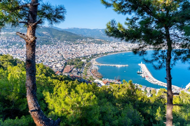 Aussicht auf die Stadt Alanya vom Schloss Alanya in der Türkei