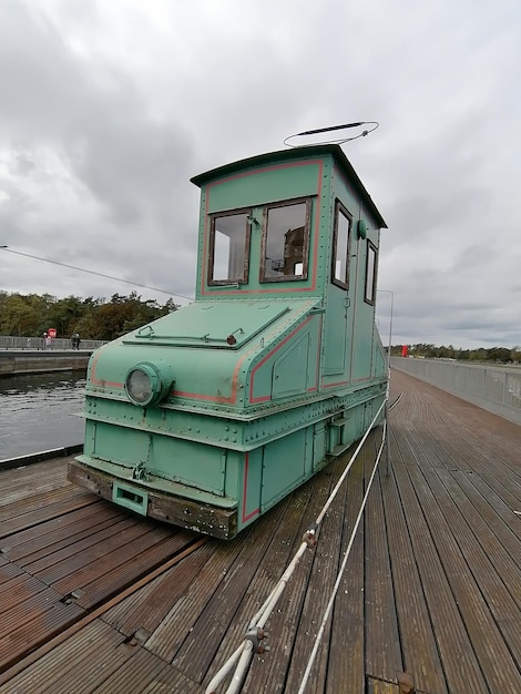 Foto aussicht auf eisenbahnschienen gegen den himmel