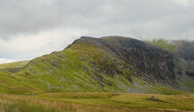 Aussicht auf yr wyddfa - Snowdon höchste Bergkette in Wales in Wolken Snowdonia Nationalpark Großbritannien