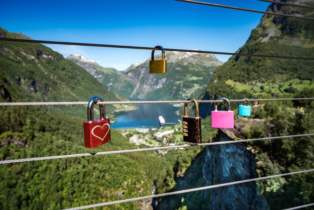 Aussichtspunkt Aussichtsplattform Geiranger Fjord Lookout, schöne Natur Norwegen. Es ist ein 15 Kilometer langer Abzweig des Sunnylvsfjorden, der ein Abzweig des Storfjorden ist.