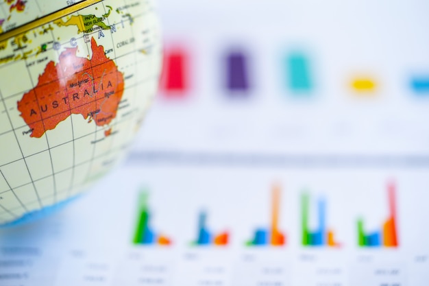 Australia, el mapa del mundo Globe y el dinero de los billetes en euros de Estados Unidos