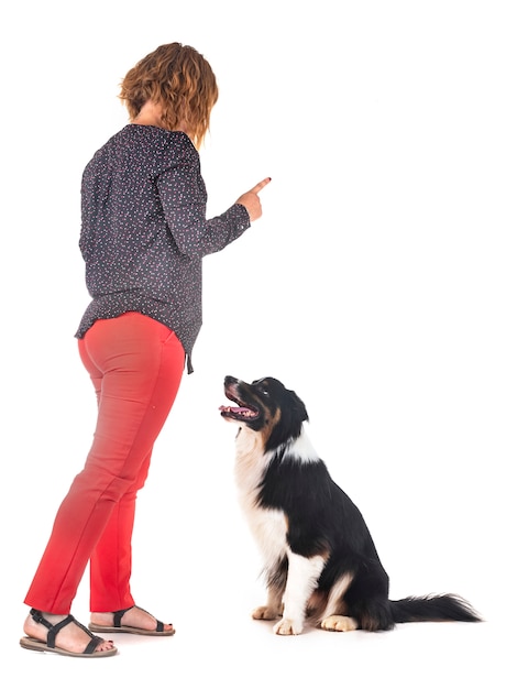 Foto australischer schäferhund und frau