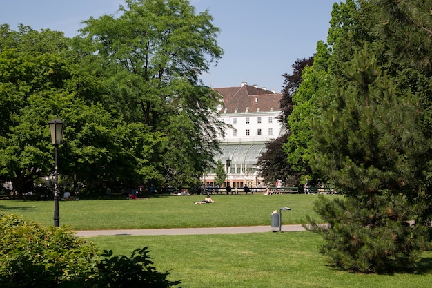 Austria Viena 19 de junio de 2023 Vista del parque Burggarten en Viena