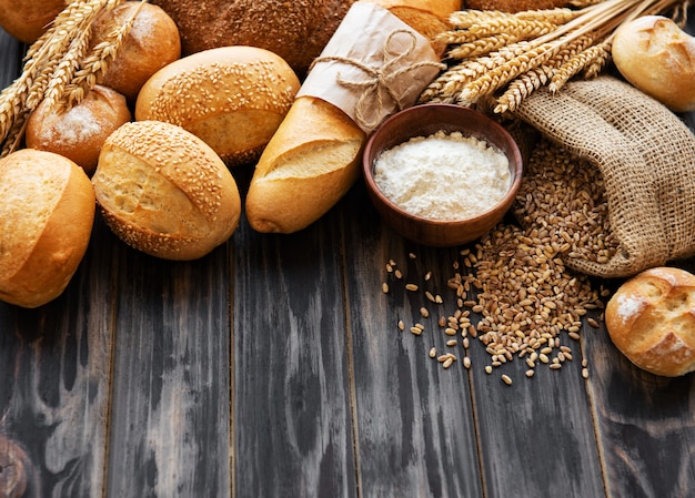 Auswahl an gebackenem Brot
