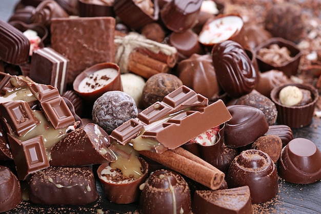 Auswahl an leckeren Schokoladenbonbons in der Nähe