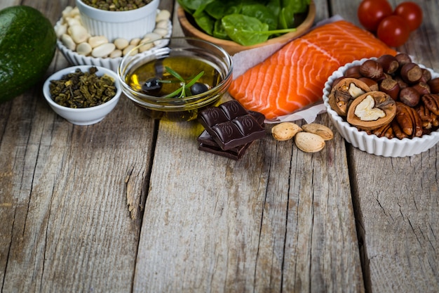 Foto auswahl nahrhafter lebensmittel - herz, cholesterin, diabetes