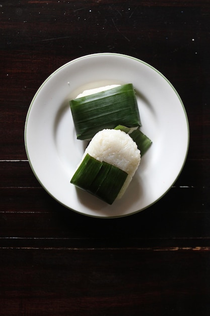 Auténtica comida tradicional indonesia Lemper