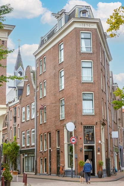 Auténtico edificio antiguo en el centro de Ámsterdam