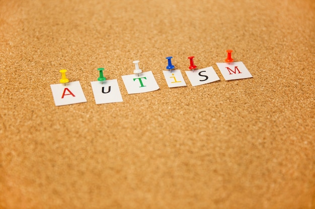 Autismus fest auf Kork-Board
