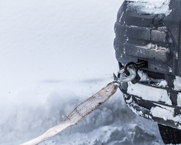 el auto se atascó en la nieve